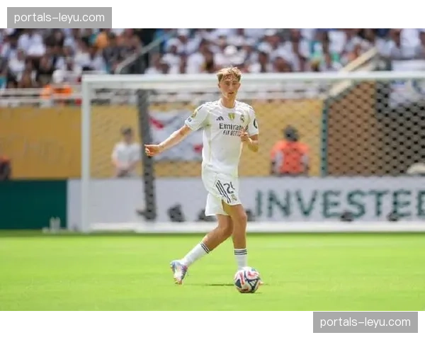 赫伊森对阵奥萨苏纳19次传入进攻三区，出球能力获认可